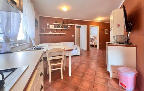 Cozy Apartment In Medulin With Swimming Pool
