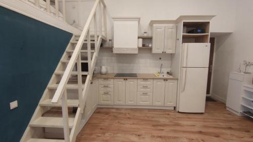 Η κουζίνα ή μικρή κουζίνα στο Квартира в центре возле Соборной площади