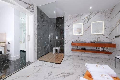 a bathroom with a shower and a sink at Casa Serena 10 Boutique- Adults Only-Breakfast Included in Mácher