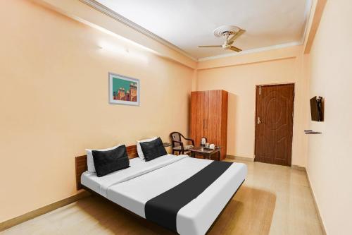 Ένα ή περισσότερα κρεβάτια σε δωμάτιο στο Super Hotel O Jankipuram Vikas Nagar