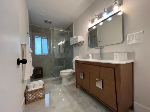 Bilik mandi di Family 4br Home Near Dadeland Mall