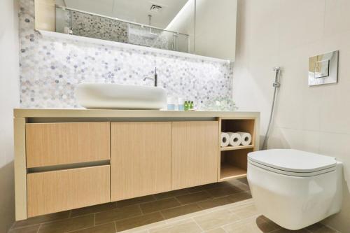 Ένα μπάνιο στο Voyage 2 Bedroom In Mayan With Ocean Views