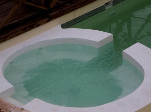 Bazén v ubytování La Castellana Hotel de Sierras nebo v jeho okolí
