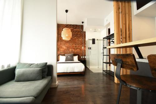 Postel nebo postele na pokoji v ubytování Maison Évangéline by Bower Boutique Hotels