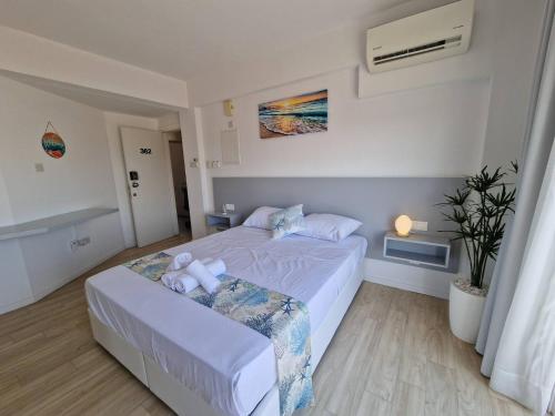 Foto Kitieos Central Apts 100m from Finikoudes Beach 4