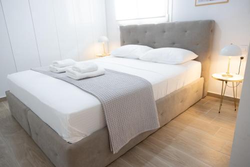 a bedroom with a bed with two towels on it at Iliana's apartment 2 in Kardítsa