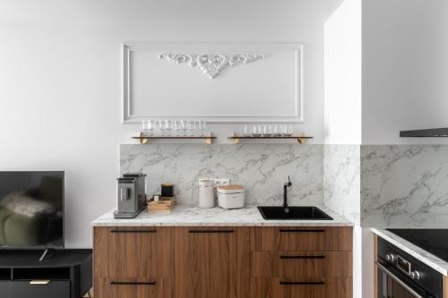 DOKI LifeStyle & Food Hall by Lion Apartments