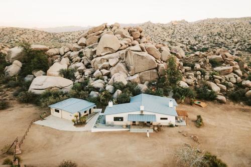 Gallery image of High West House A Boulder Filled Paradise in Pioneertown