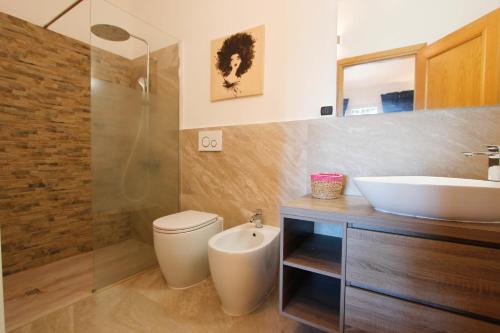 a bathroom with a toilet and a sink at Appartamento Villa Poggio La Leona in Cerbaia