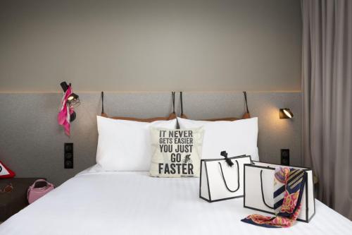 Katil atau katil-katil dalam bilik di Moxy Paris Clamart