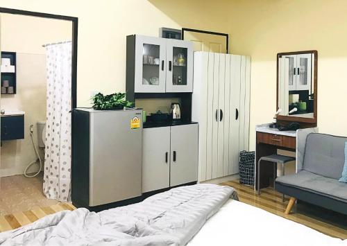 Кухня или мини-кухня в MeeTHan 8 Chiang Mai
