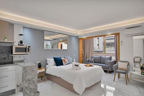 a bedroom with a bed and a living room at Lujoso estudio cerca del mar en Marbella centro - MARINO II 111 in Marbella