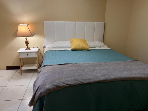 Postel nebo postele na pokoji v ubytování Aparta-hotel Carmela #4 Aire acondicionado