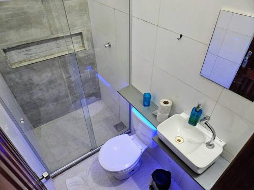 Koupelna v ubytování Suite 1 - Centro de Convenções700m, AC, WIFI