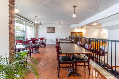a restaurant with tables and chairs in a room at Atrium Hotel Vancouver in Vancouver