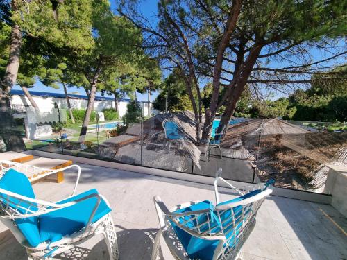 two blue chairs sitting in front of a fence at Hotel Boutique Mirasierra in Villacañas