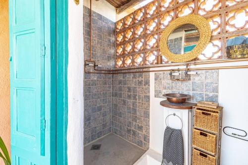 Bilik mandi di Coocoomos Casa Moroccan Style Villa