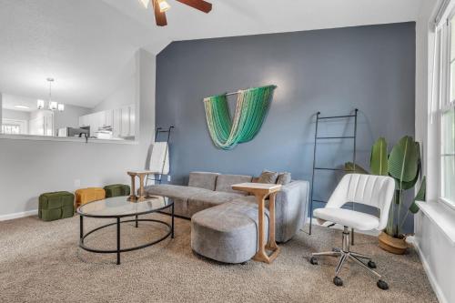 Χώρος καθιστικού στο Cb 974-301 Fayetteville Oasis I Modern, Comfy