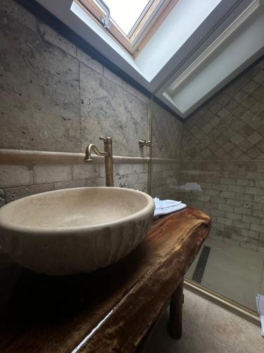 a bathroom with a large sink on a wooden counter at Domeniul Mortasifu in Nişcov