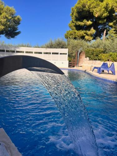 a pool with a water fountain in a yard at Villa Aurea in Ispica