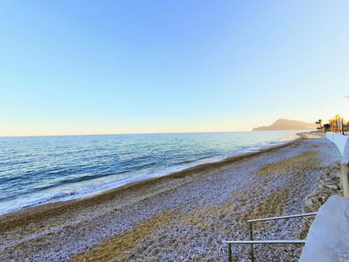 Estudio con acceso privado a la playa.