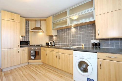 a kitchen with a washer and a dishwasher at 2-Bed Condo Best of Beach & City, FREE Parking in Aberdeen