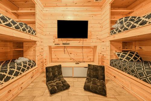 TV a/nebo společenská místnost v ubytování Loggin' Off
