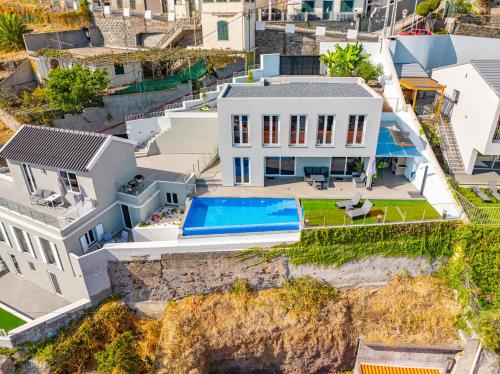 an aerial view of a house with a swimming pool at JPL Blue Horizon Residential - Casa Horizon A in Câmara de Lobos