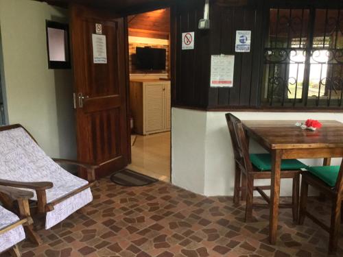 Köök või kööginurk majutusasutuses Amitie Chalets Praslin