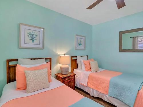 Ένα ή περισσότερα κρεβάτια σε δωμάτιο στο Picturesque Bungalow in Savannah