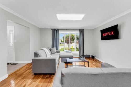 a living room with a couch and a table at Cozy Home by Niagara Falls in Thorold