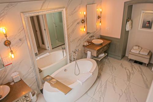 Koupelna v ubytování Illa Experience Hotel