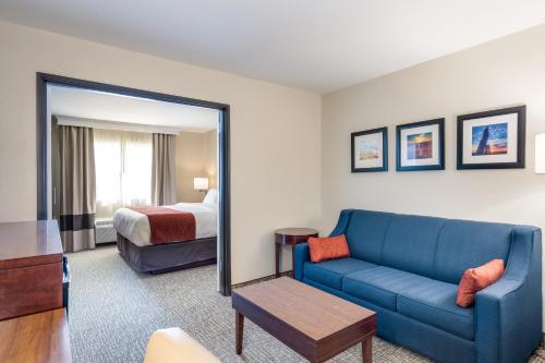 Гостиная зона в Comfort Inn Bonner Springs Kansas City