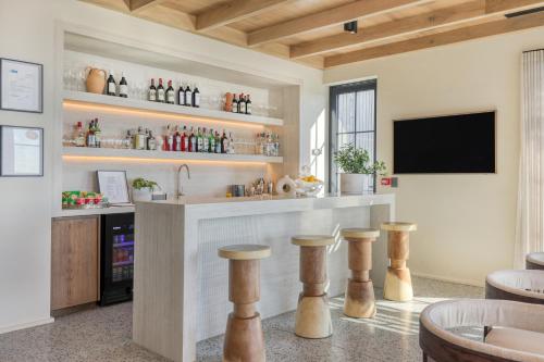 Кухня или мини-кухня в Villa Lion View Private Luxury Retreat
