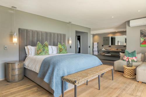 Кровать или кровати в номере Villa Lion View Private Luxury Retreat