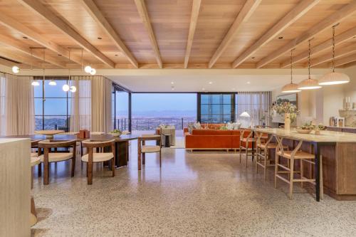 Фотография из галереи Villa Lion View Private Luxury Retreat в Кейптауне