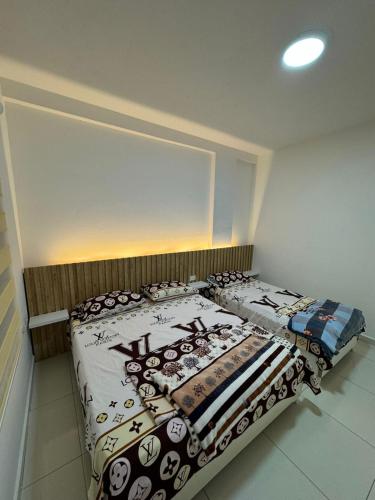 a bedroom with a bed in a room at Flat Ergli in Velipojë