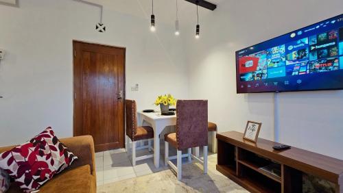 Φωτογραφία από το άλμπουμ του 3 bedroom mombasa CBD with AC στη Μομπάσα