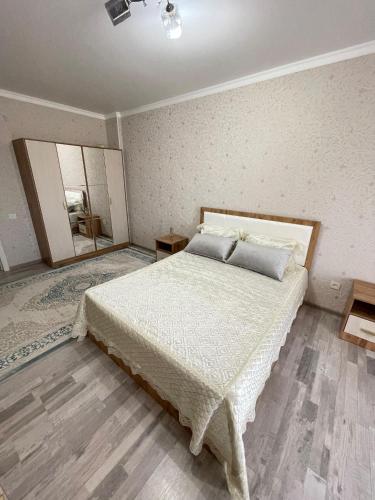 a bedroom with a bed and a large mirror at Просторная квартира 3 х ком в Новом районе in Shymkent