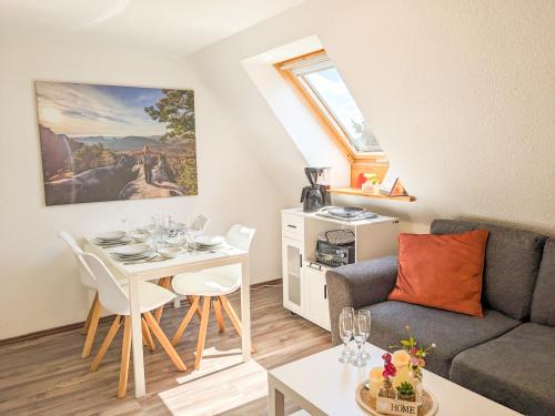 Posezení v ubytování B6 - Urlaubsmagie - Inmitten der Sächsischen Schweiz mit Balkon mit Ausblick auf die Sandsteine