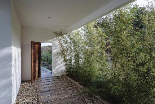 an open door to a house with a garden at Panama Beach Vacation Villa in Playa Coronado