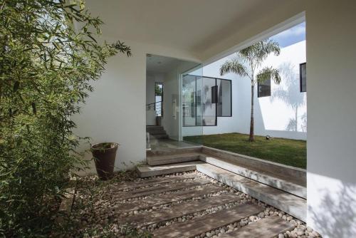 a home with a pathway leading to the front door at Panama Beach Vacation Villa in Playa Coronado