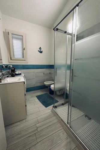a bathroom with a shower and a sink and a toilet at Magnifique villa neuve en bord de mer in Sassari