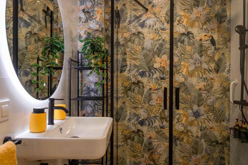Artistic flat next to Ruzafa Welcome to the Jungle