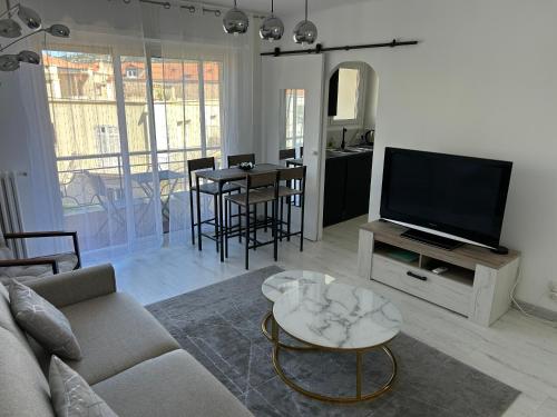 Marble elegancy in Cannes center