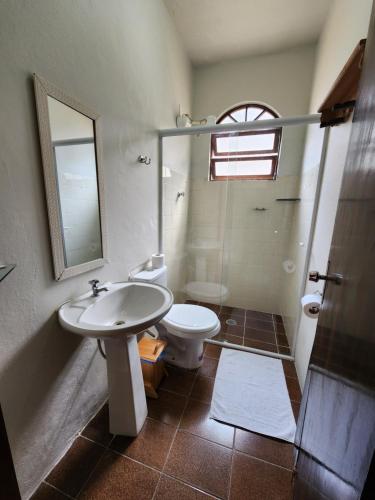 a bathroom with a sink and a toilet and a shower at Pousada Recanto da Ladeira in Paraty