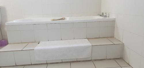 Bilik mandi di Vuyomat Guest House 1