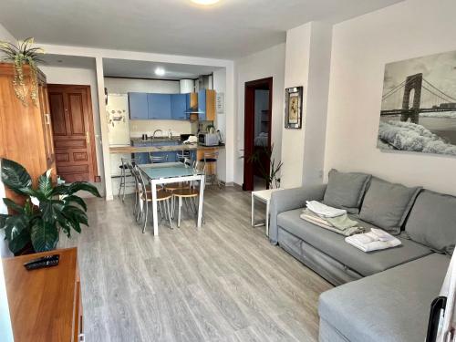 Køkken eller tekøkken på Apartamento a pie de playa con una amplia terraza