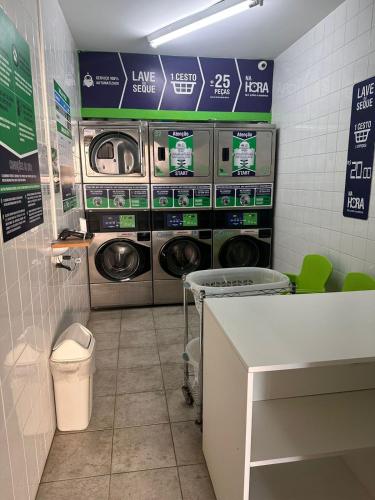 a laundry room with a washer and dryer at Barra da Tijuca - 508 - De Frente para Maravilhosa Piscina - Estacionamento Gratuito - Academia Comphania Atletica - Balsa para Praia Grátis - Microondas - Geladeira Grande - Recepção 24horas - Wi-Fi - Com Pia in Barra da Tijuca
