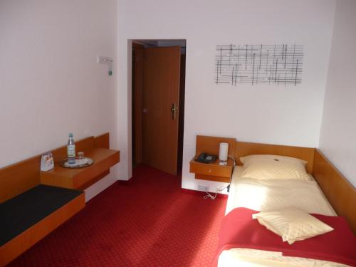 Una cama o camas en una habitación de Hotel Sechzehn